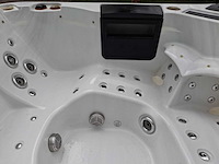 Balboa 6 persoons jacuzzi en buitenspa - afbeelding 32 van  36