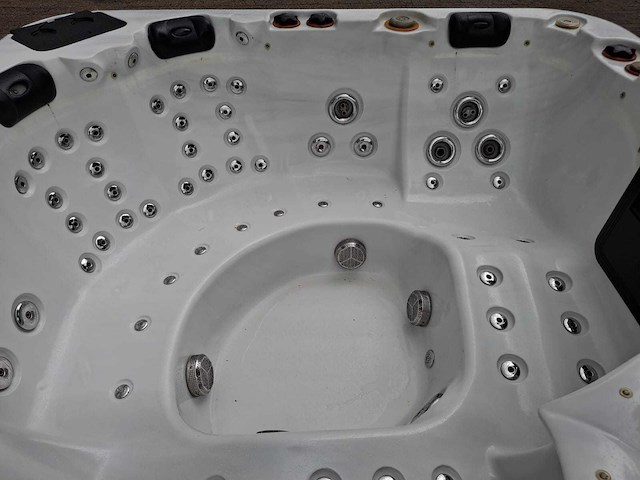 Balboa 6 persoons jacuzzi en buitenspa - afbeelding 34 van  36