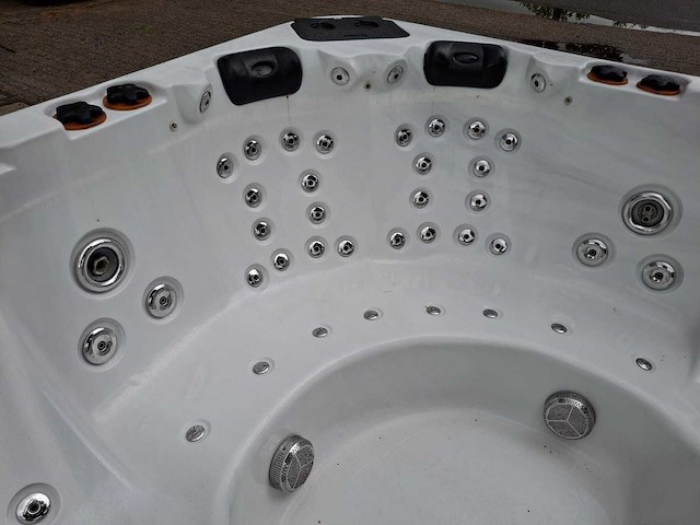 Balboa 6 persoons jacuzzi en buitenspa - afbeelding 36 van  36