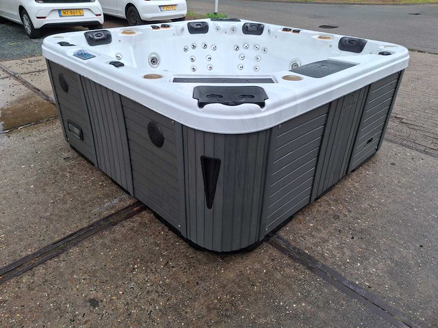 Balboa 6 persoons jacuzzi en buitenspa - afbeelding 9 van  36