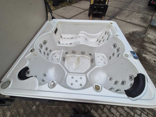 Balboa 6 persoons jacuzzi en buitenspa - afbeelding 3 van  5