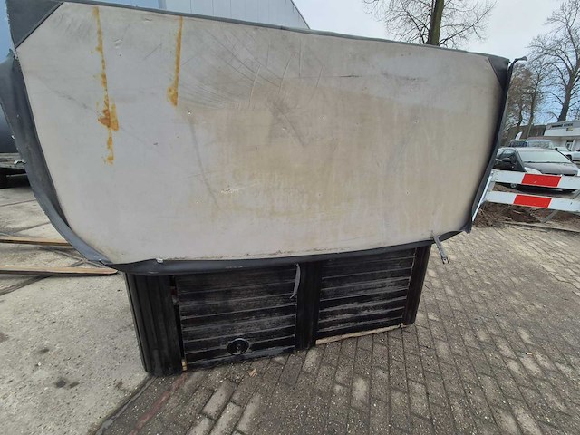 Balboa 6 persoons jacuzzi en buitenspa - afbeelding 4 van  5