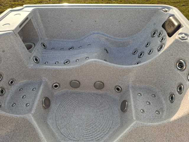 Balboa 6 persoons jacuzzi en buitenspa - afbeelding 2 van  27