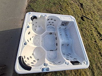 Balboa 6 persoons jacuzzi en buitenspa - afbeelding 1 van  27