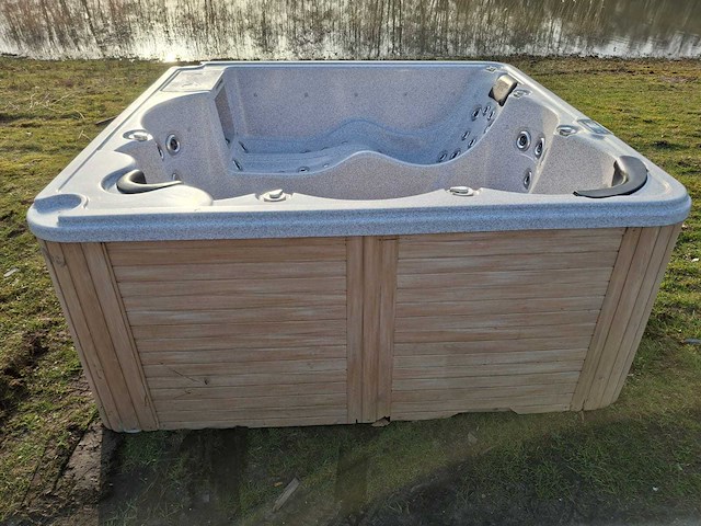 Balboa 6 persoons jacuzzi en buitenspa - afbeelding 25 van  27
