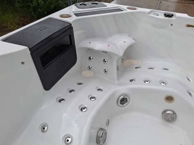Balboa 6 persoons jacuzzi en buitenspa - afbeelding 11 van  19