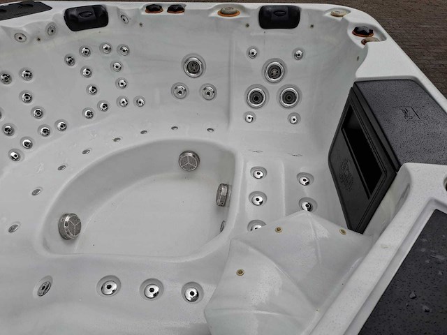 Balboa 6 persoons jacuzzi en buitenspa - afbeelding 13 van  19