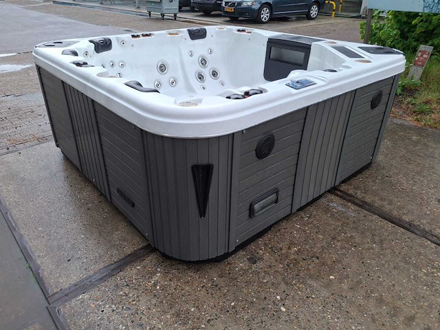 Balboa 6 persoons jacuzzi en buitenspa - afbeelding 18 van  19