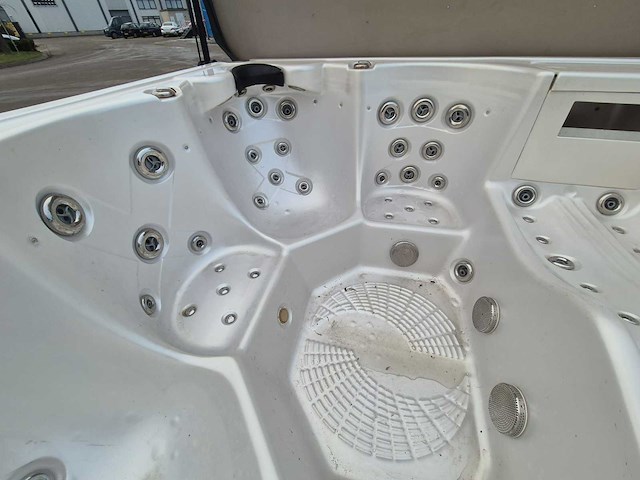 Balboa 6 persoons jacuzzi en buitenspa - afbeelding 3 van  34