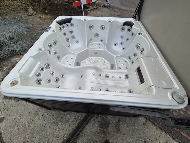 Balboa 6 persoons jacuzzi en buitenspa - afbeelding 8 van  34