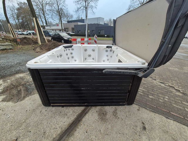 Balboa 6 persoons jacuzzi en buitenspa - afbeelding 18 van  34
