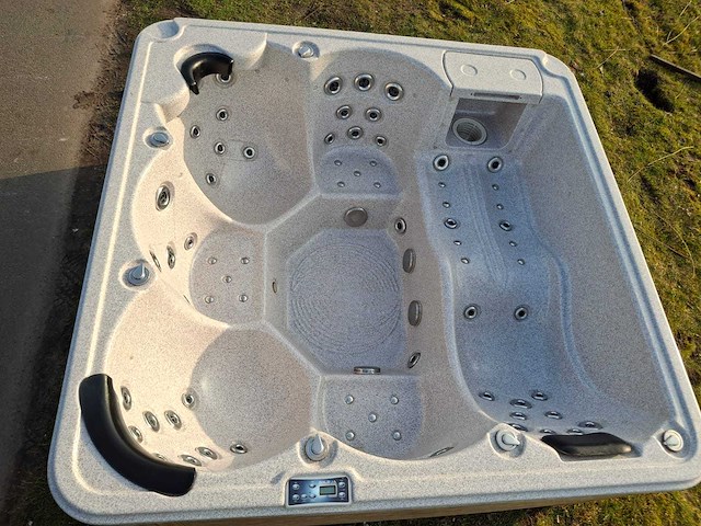 Balboa 6 persoons jacuzzi en buitenspa - afbeelding 7 van  27