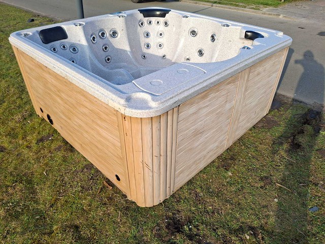 Balboa 6 persoons jacuzzi en buitenspa - afbeelding 10 van  27