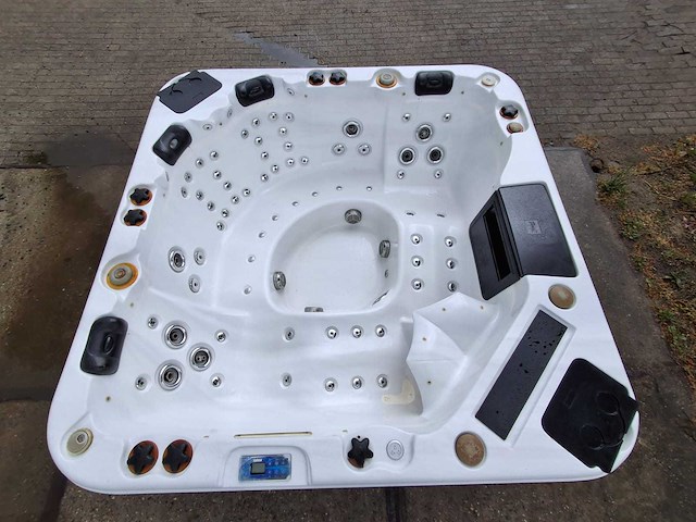 Balboa 6 persoons jacuzzi en buitenspa - afbeelding 2 van  36