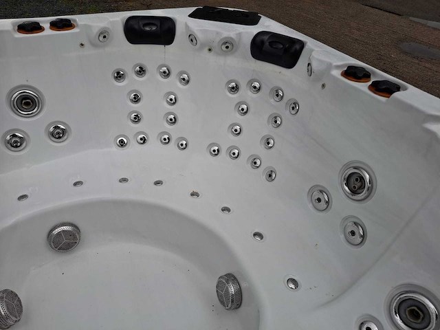 Balboa 6 persoons jacuzzi en buitenspa - afbeelding 16 van  36