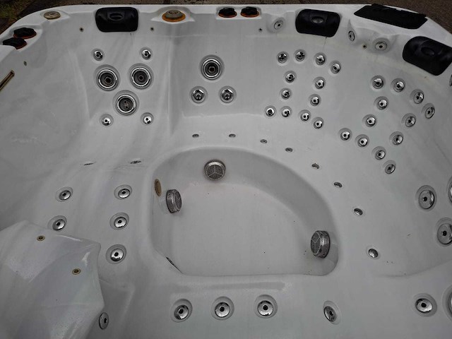 Balboa 6 persoons jacuzzi en buitenspa - afbeelding 17 van  36