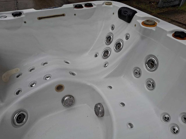 Balboa 6 persoons jacuzzi en buitenspa - afbeelding 18 van  36