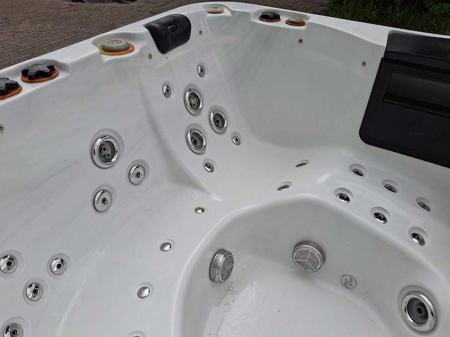 Balboa 6 persoons jacuzzi en buitenspa - afbeelding 20 van  36