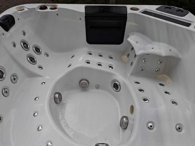 Balboa 6 persoons jacuzzi en buitenspa - afbeelding 22 van  36