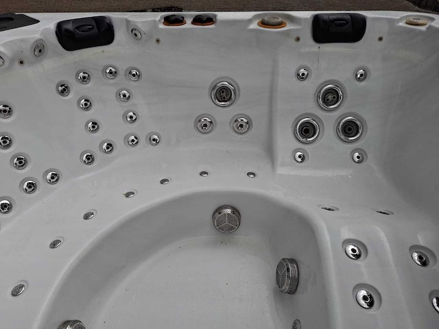 Balboa 6 persoons jacuzzi en buitenspa - afbeelding 29 van  36