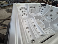 Balboa 6 persoons jacuzzi en buitenspa - afbeelding 1 van  8