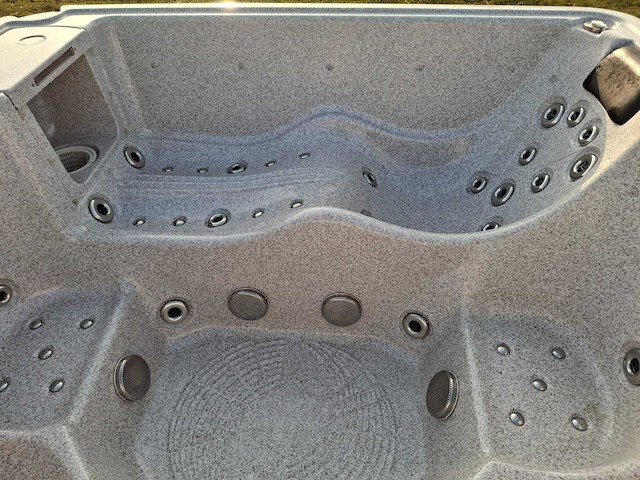 Balboa 6 persoons jacuzzi en buitenspa - afbeelding 14 van  18