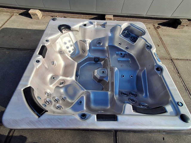 Balboa 6 persoons jacuzzi en buitenspa - afbeelding 7 van  15
