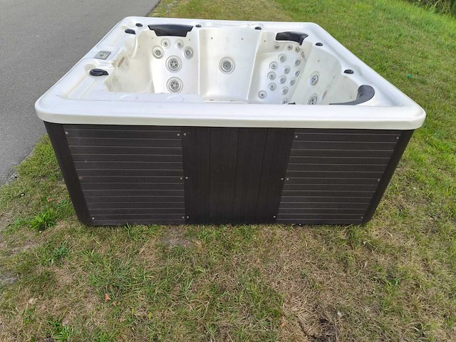Balboa 6 persoons jacuzzi en buitenspa - afbeelding 2 van  29