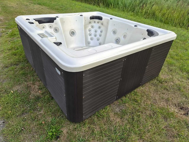 Balboa 6 persoons jacuzzi en buitenspa - afbeelding 3 van  29