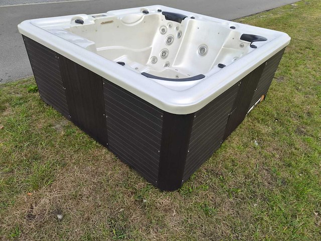 Balboa 6 persoons jacuzzi en buitenspa - afbeelding 4 van  29