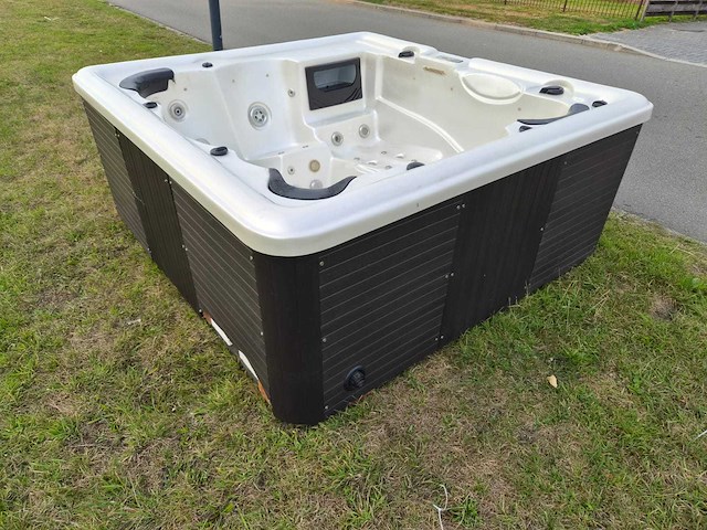 Balboa 6 persoons jacuzzi en buitenspa - afbeelding 6 van  29