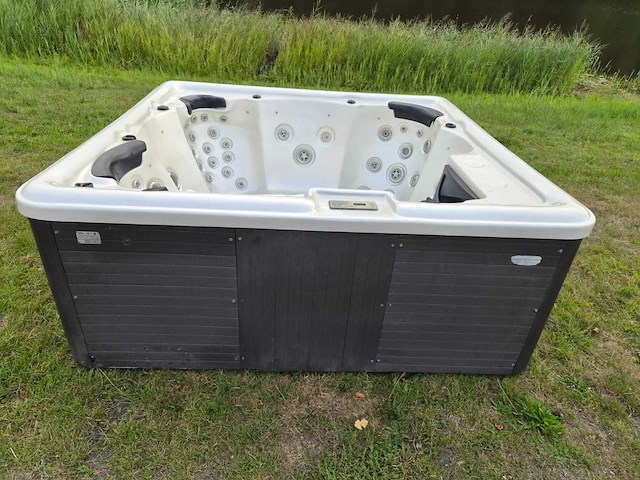 Balboa 6 persoons jacuzzi en buitenspa - afbeelding 9 van  29