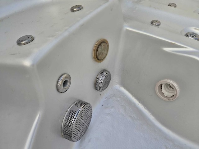 Balboa 6 persoons jacuzzi en buitenspa - afbeelding 13 van  29