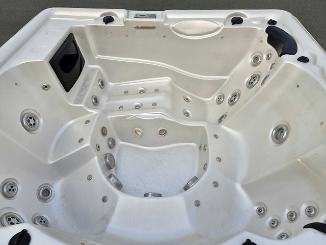 Balboa 6 persoons jacuzzi en buitenspa - afbeelding 14 van  29