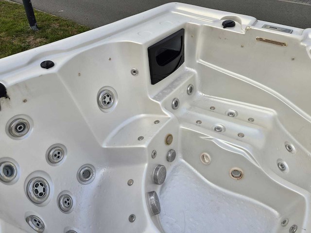 Balboa 6 persoons jacuzzi en buitenspa - afbeelding 18 van  29
