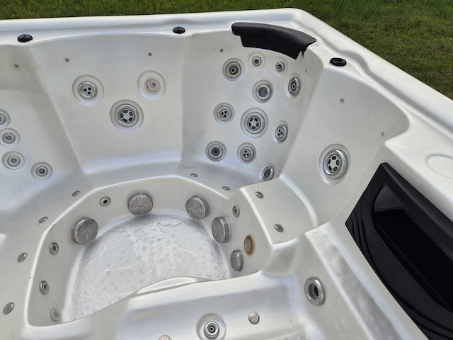 Balboa 6 persoons jacuzzi en buitenspa - afbeelding 23 van  29