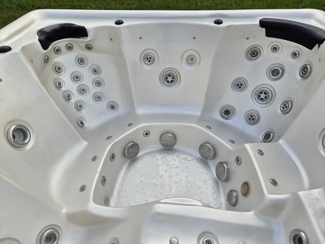 Balboa 6 persoons jacuzzi en buitenspa - afbeelding 24 van  29