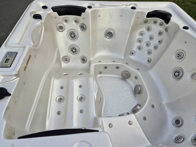 Balboa 6 persoons jacuzzi en buitenspa - afbeelding 26 van  29