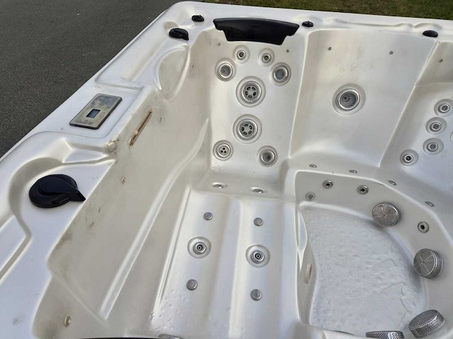 Balboa 6 persoons jacuzzi en buitenspa - afbeelding 29 van  29