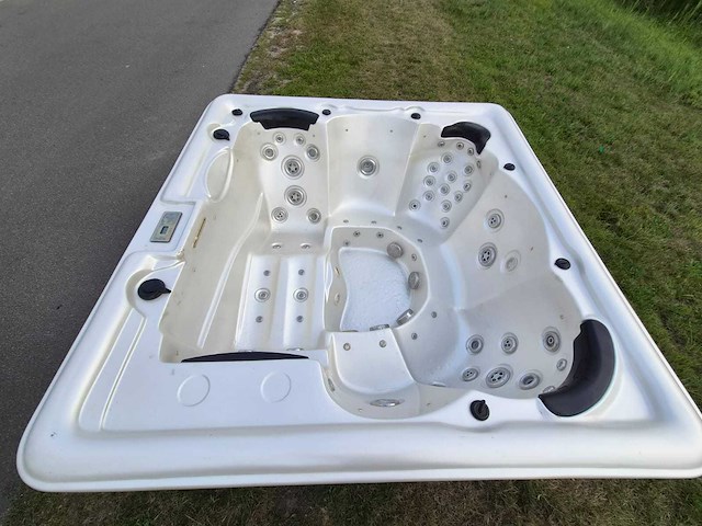 Balboa 6 persoons jacuzzi en buitenspa - afbeelding 10 van  29