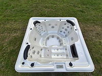 Balboa 6 persoons jacuzzi en buitenspa - afbeelding 1 van  29