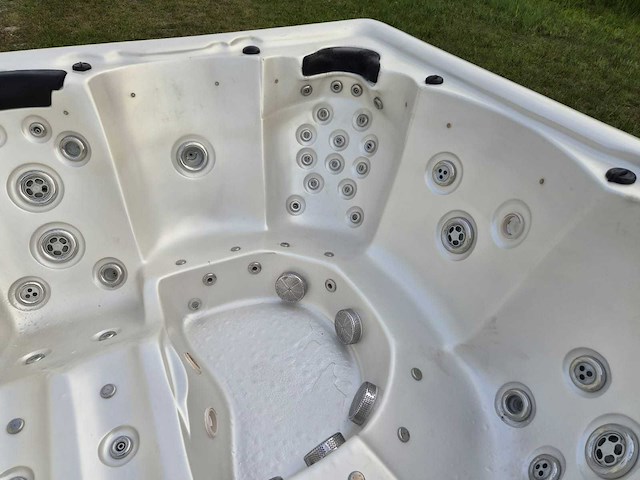 Balboa 6 persoons jacuzzi en buitenspa - afbeelding 28 van  29
