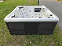 Balboa 6 persoons jacuzzi en buitenspa - afbeelding 25 van  29