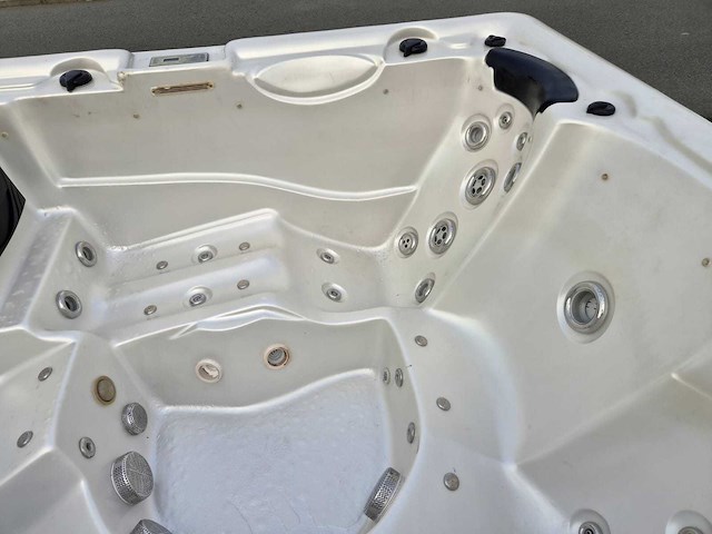Balboa 6 persoons jacuzzi en buitenspa - afbeelding 6 van  29