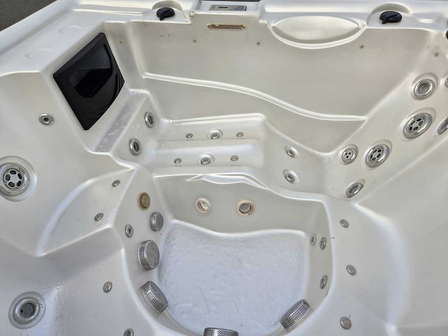 Balboa 6 persoons jacuzzi en buitenspa - afbeelding 7 van  29