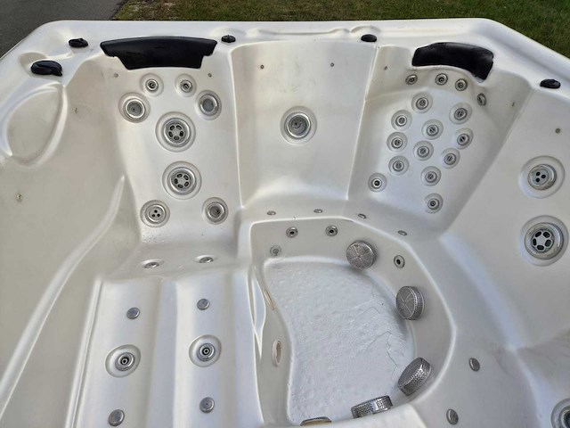 Balboa 6 persoons jacuzzi en buitenspa - afbeelding 17 van  29