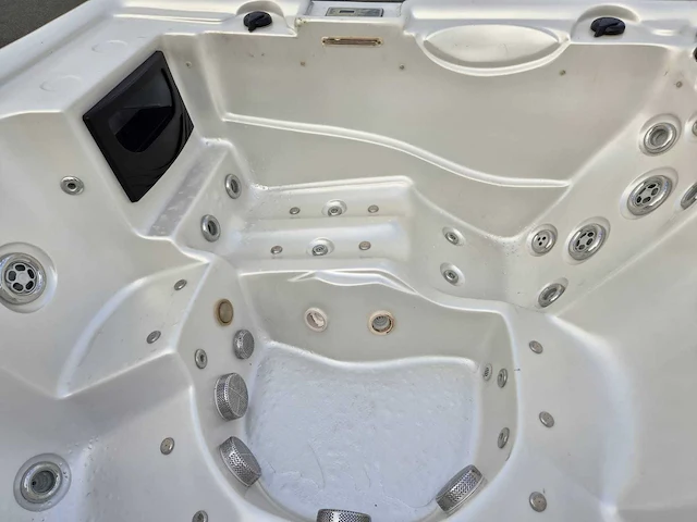Balboa 6 persoons jacuzzi en buitenspa - afbeelding 15 van  29