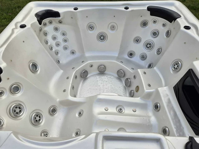 Balboa 6 persoons jacuzzi en buitenspa - afbeelding 11 van  29