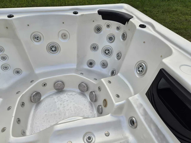 Balboa 6 persoons jacuzzi en buitenspa - afbeelding 21 van  29