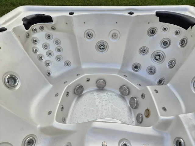 Balboa 6 persoons jacuzzi en buitenspa - afbeelding 22 van  29
